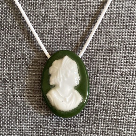 Jewelry - 1990 Ceramic Cameo Necklace